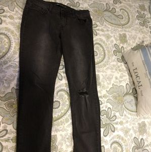 Levi's Women's Skinny Jeans - Black with Distressed Knee